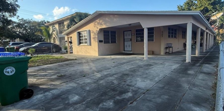 Immobilier commercial à Miami, Floride 167.78 m2 № 2004081