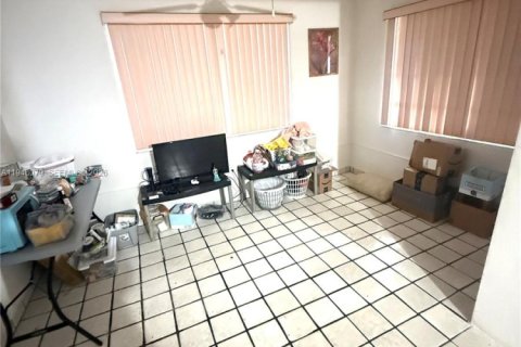 Immobilier commercial à vendre à Miami, Floride: 167.78 m2 № 2004081 - photo 3