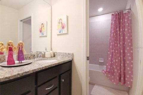 Townhouse in Davenport, Florida 5 bedrooms, 212.1 sq.m. № 1681631 - photo 14