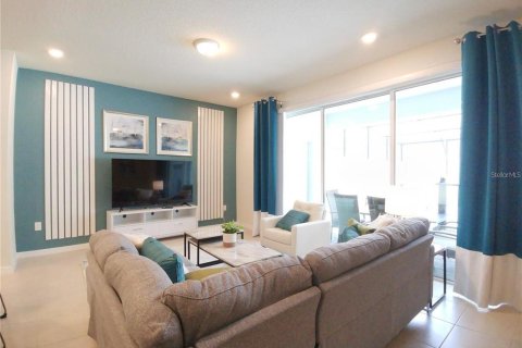 Townhouse in Davenport, Florida 5 bedrooms, 212.1 sq.m. № 1681631 - photo 6