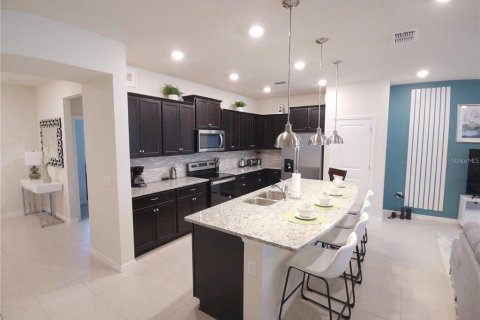 Townhouse in Davenport, Florida 5 bedrooms, 212.1 sq.m. № 1681631 - photo 5