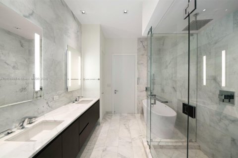 Condo in Miami, Florida, 3 bedrooms  № 2022689 - photo 9