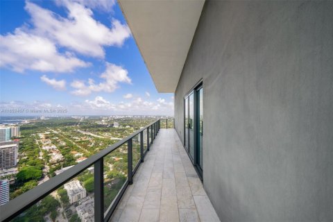 Condo in Miami, Florida, 3 bedrooms  № 2022689 - photo 23