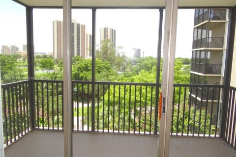 Condominio en venta en Aventura, Florida, 2 dormitorios, 92.34 m2 № 1808959 - foto 23