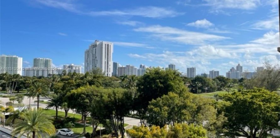 Condominio en Aventura, Florida, 2 dormitorios  № 1808959