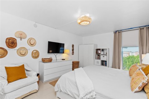 Condominio en venta en Aventura, Florida, 2 dormitorios, 92.34 m2 № 1808959 - foto 12