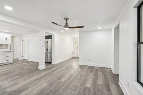 House in Umatilla, Florida 3 bedrooms, 133.78 sq.m. № 1806956 - photo 9