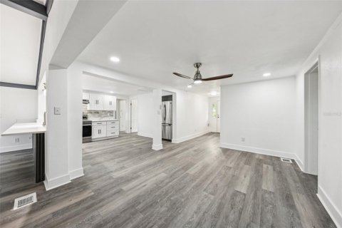 House in Umatilla, Florida 3 bedrooms, 133.78 sq.m. № 1806956 - photo 8