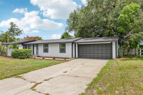 House in Umatilla, Florida 3 bedrooms, 133.78 sq.m. № 1806956 - photo 2