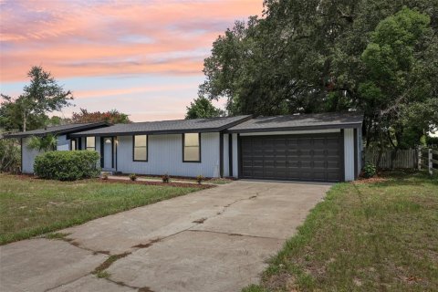 House in Umatilla, Florida 3 bedrooms, 133.78 sq.m. № 1806956 - photo 1
