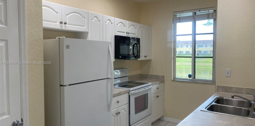 Condo in North Lauderdale, Florida, 2 bedrooms  № 1949573