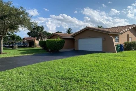 Снять в аренду виллу или дом в Корал-Спрингс, Флорида 4 спальни, 203.83м2, № 2017692 - фото 2