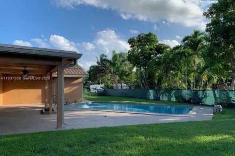 Снять в аренду виллу или дом в Корал-Спрингс, Флорида 4 спальни, 203.83м2, № 2017692 - фото 6