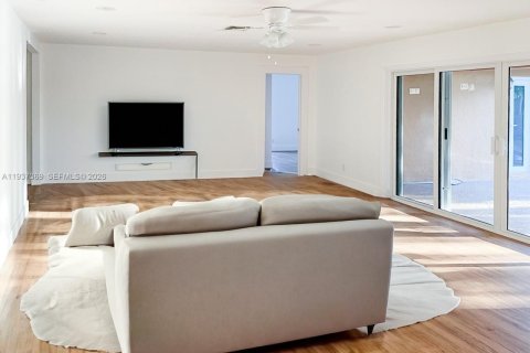 Снять в аренду виллу или дом в Корал-Спрингс, Флорида 4 спальни, 203.83м2, № 2017692 - фото 12