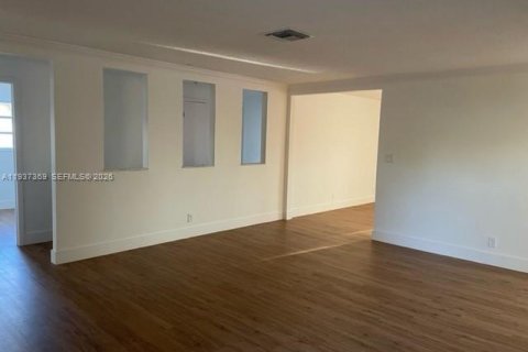 Снять в аренду виллу или дом в Корал-Спрингс, Флорида 4 спальни, 203.83м2, № 2017692 - фото 14