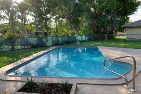 Снять в аренду виллу или дом в Корал-Спрингс, Флорида 4 спальни, 203.83м2, № 2017692 - фото 5