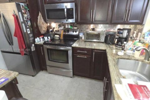 Condominio en venta en Oakland Park, Florida, 2 dormitorios, 104.05 m2 № 1993170 - foto 2