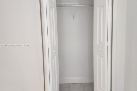 Touwnhouse à louer à Homestead, Floride: 3 chambres, 132.2 m2 № 2077553 - photo 19