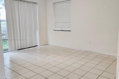 Touwnhouse à louer à Homestead, Floride: 3 chambres, 132.2 m2 № 2077553 - photo 2