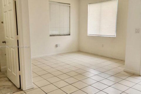 Touwnhouse à louer à Homestead, Floride: 3 chambres, 132.2 m2 № 2077553 - photo 8