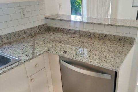 Touwnhouse à louer à Homestead, Floride: 3 chambres, 132.2 m2 № 2077553 - photo 6