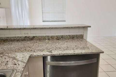 Touwnhouse à louer à Homestead, Floride: 3 chambres, 132.2 m2 № 2077553 - photo 3
