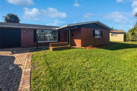 House in Hudson, Florida 2 bedrooms, 132.85 sq.m. № 1591779 - photo 15