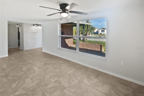 House in Hudson, Florida 2 bedrooms, 132.85 sq.m. № 1591779 - photo 13