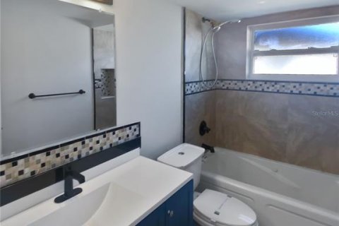 House in Hudson, Florida 2 bedrooms, 132.85 sq.m. № 1591779 - photo 7