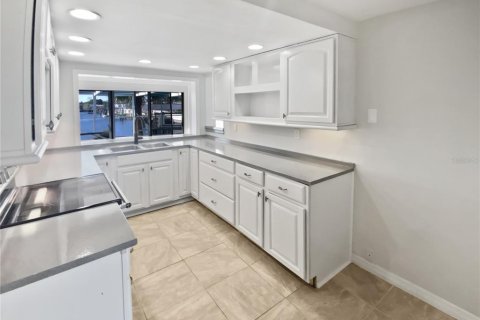 House in Hudson, Florida 2 bedrooms, 132.85 sq.m. № 1591779 - photo 10