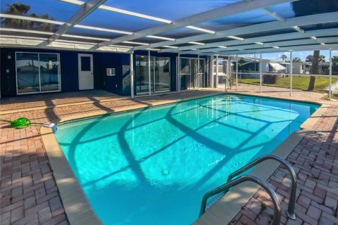 House in Hudson, Florida 2 bedrooms, 132.85 sq.m. № 1591779 - photo 8