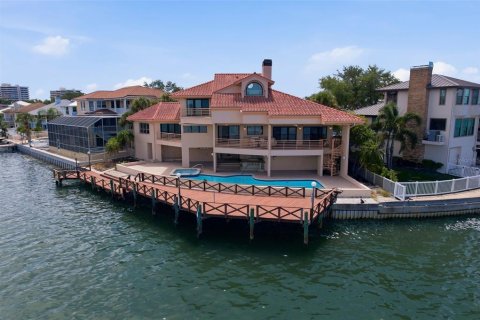 House in Gulfport, Florida 3 bedrooms, 386.01 sq.m. № 2236048 - photo 5