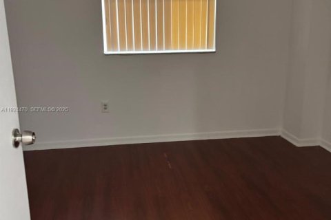 Copropriété à louer à Hialeah, Floride: 2 chambres, 96.71 m2 № 1985883 - photo 7