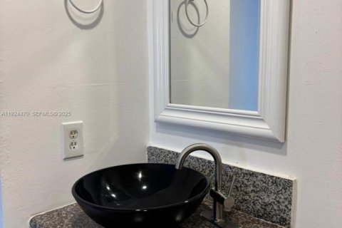 Copropriété à louer à Hialeah, Floride: 2 chambres, 96.71 m2 № 1985883 - photo 8