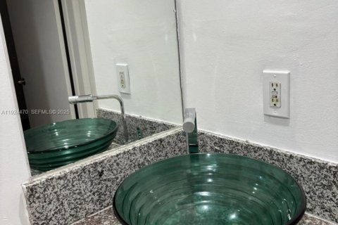Copropriété à louer à Hialeah, Floride: 2 chambres, 96.71 m2 № 1985883 - photo 9