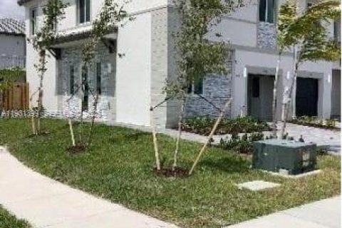 Adosado en alquiler en Homestead, Florida, 4 dormitorios, 166.3 m2 № 1990011 - foto 1