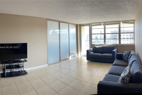 Condominio en alquiler en Sunny Isles Beach, Florida, 2 dormitorios, 100.98 m2 № 1963970 - foto 5