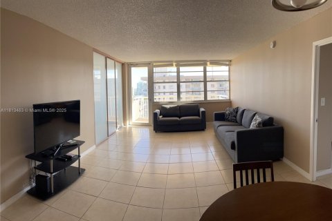 Condominio en alquiler en Sunny Isles Beach, Florida, 2 dormitorios, 100.98 m2 № 1963970 - foto 4