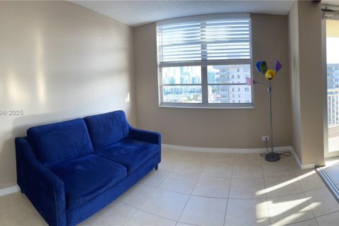 Condominio en alquiler en Sunny Isles Beach, Florida, 2 dormitorios, 100.98 m2 № 1963970 - foto 12
