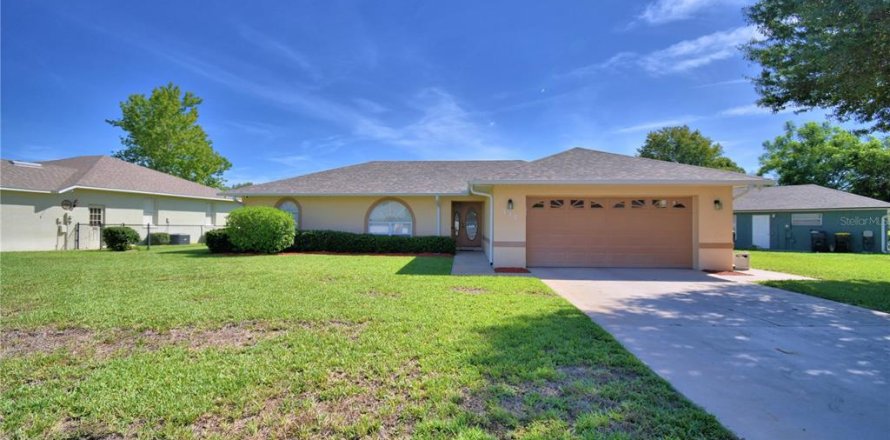 House in Auburndale, Florida 3 bedrooms, 142.79 sq.m. № 1884499
