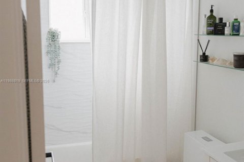 Купить виллу или дом в Майами, Флорида 3 спальни, 137.87м2, № 2051069 - фото 26