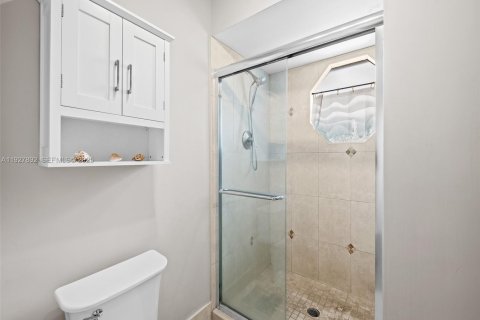 House in Coconut Creek, Florida 4 bedrooms, 206.52 sq.m. № 1987638 - photo 28