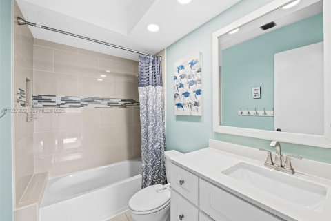 House in Coconut Creek, Florida 4 bedrooms, 206.52 sq.m. № 1987638 - photo 23