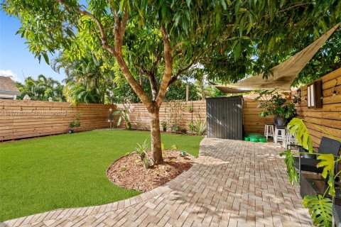 House in Coconut Creek, Florida 4 bedrooms, 206.52 sq.m. № 1987638 - photo 10