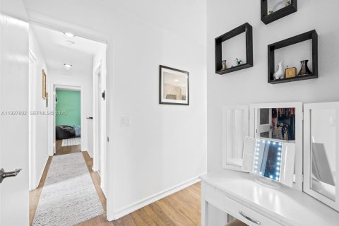 House in Coconut Creek, Florida 4 bedrooms, 206.52 sq.m. № 1987638 - photo 26