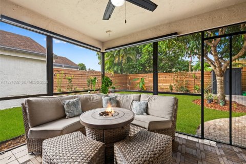 House in Coconut Creek, Florida 4 bedrooms, 206.52 sq.m. № 1987638 - photo 9