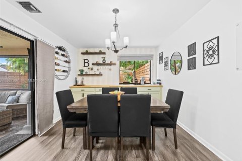 House in Coconut Creek, Florida 4 bedrooms, 206.52 sq.m. № 1987638 - photo 18