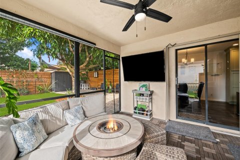 House in Coconut Creek, Florida 4 bedrooms, 206.52 sq.m. № 1987638 - photo 1