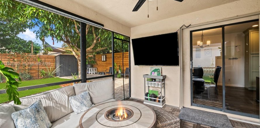 House in Coconut Creek, Florida 4 bedrooms, 206.52 sq.m. № 1987638