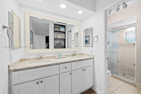 House in Coconut Creek, Florida 4 bedrooms, 206.52 sq.m. № 1987638 - photo 27